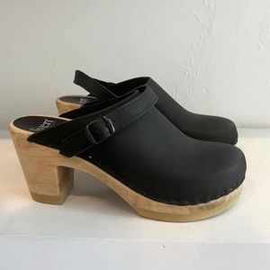 Sven Black Clog with Strap, size 40
